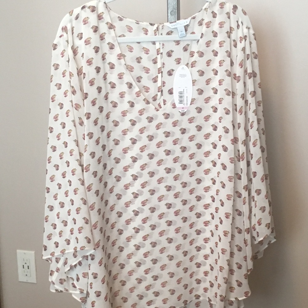 Blouse with caplet style